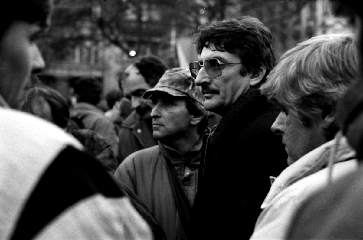 Ján Lörincz, Milan Markovič, Martin Huba a Eugen Korda na demonštrácii, Námestie SNP. 1989. Súkromný majetok